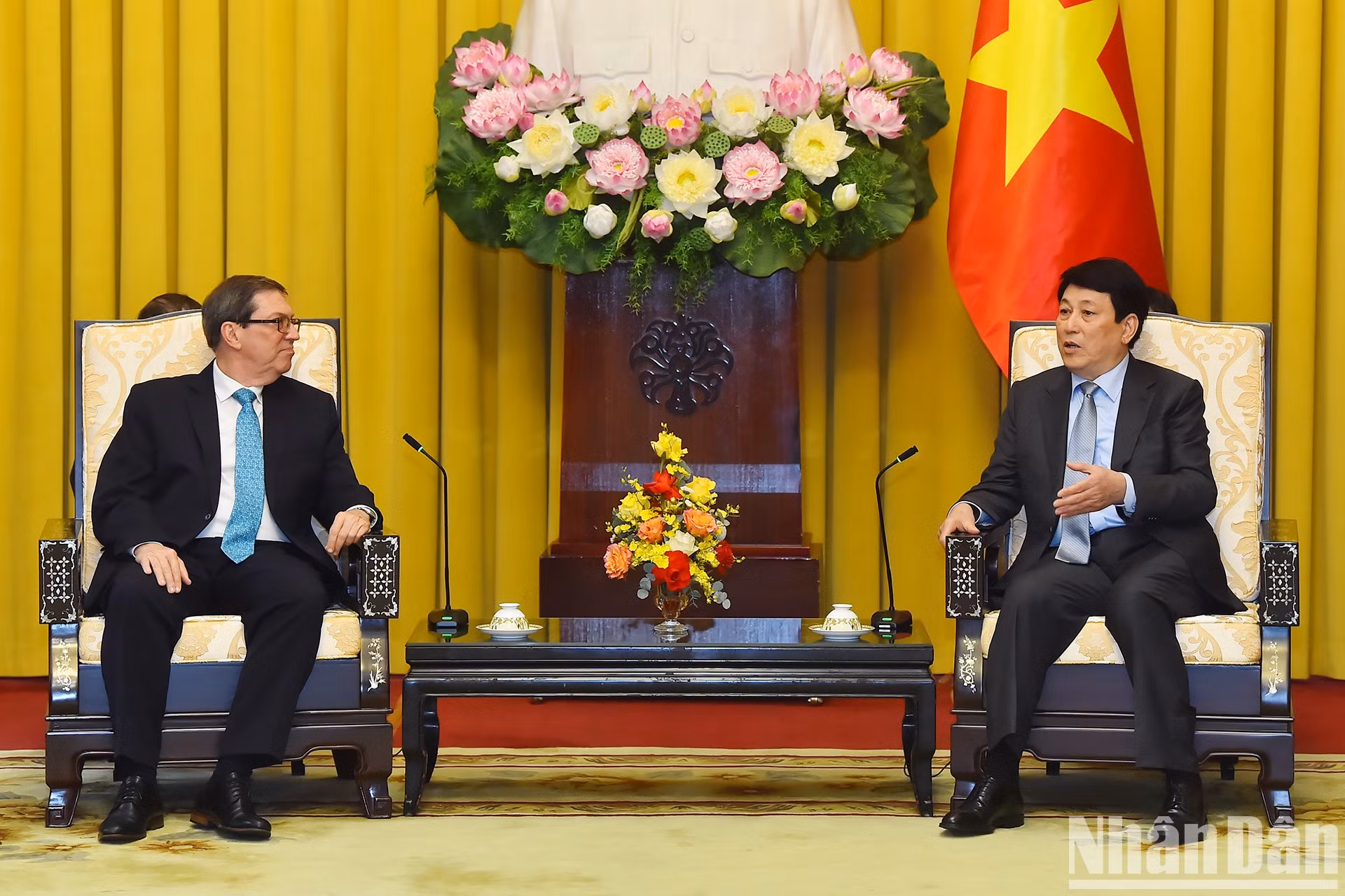 El presidente Vietnam, Luong Cuong, y el ministro de Relaciones Exteriores de Cuba, Bruno Rodríguez Parrilla.