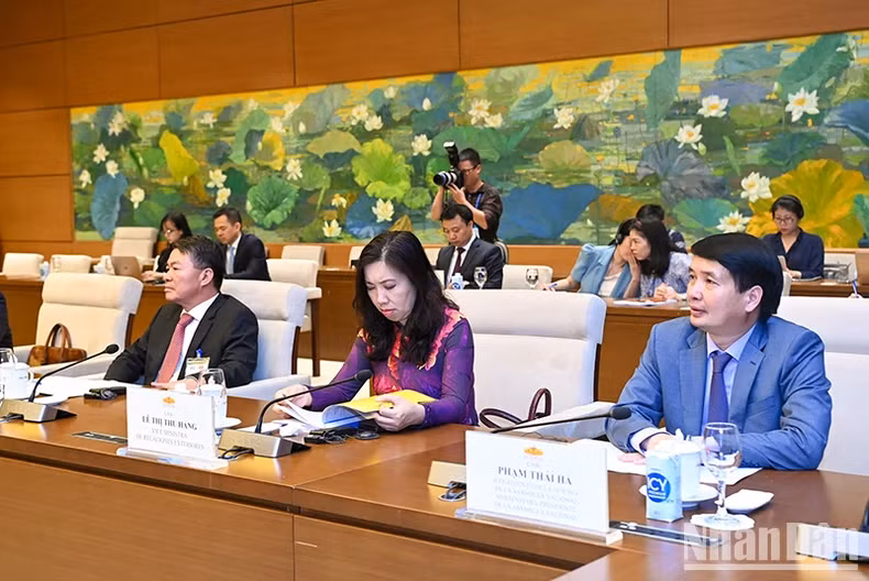 Delegados vietnamitas asistentes al evento. Delegados vietnamitas asistentes al evento.
