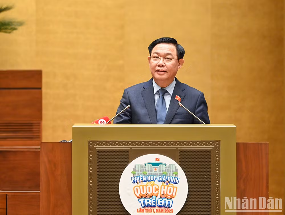 [Foto] Niños vietnamitas participan en simulacro de reunión de la Asamblea Nacional ảnh 9