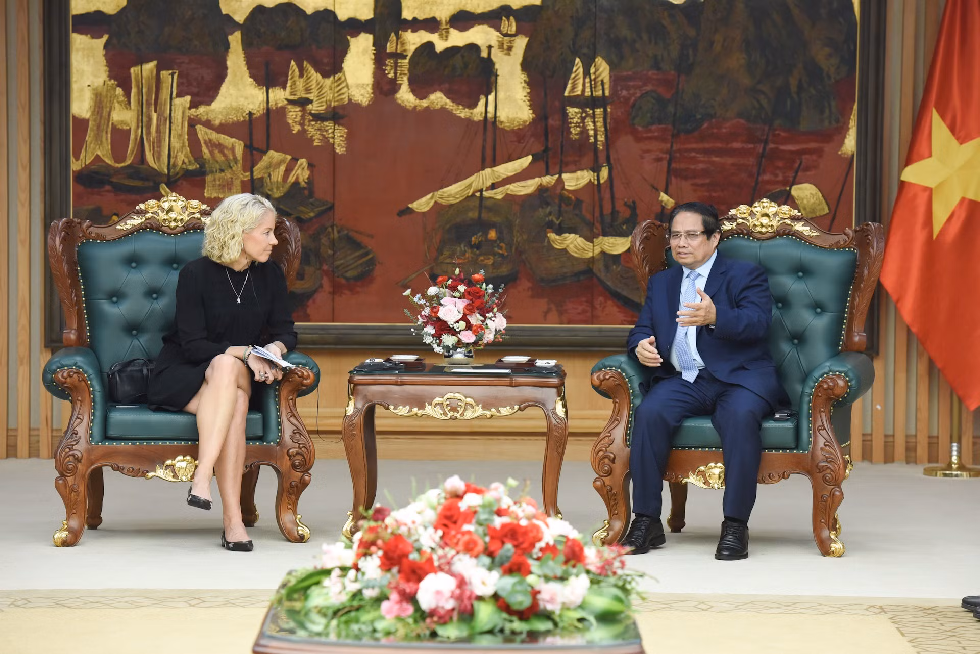 El jefe del Gobierno vietnamita recibe a Susanna Campbell, presidenta del grupo sueco Syre.