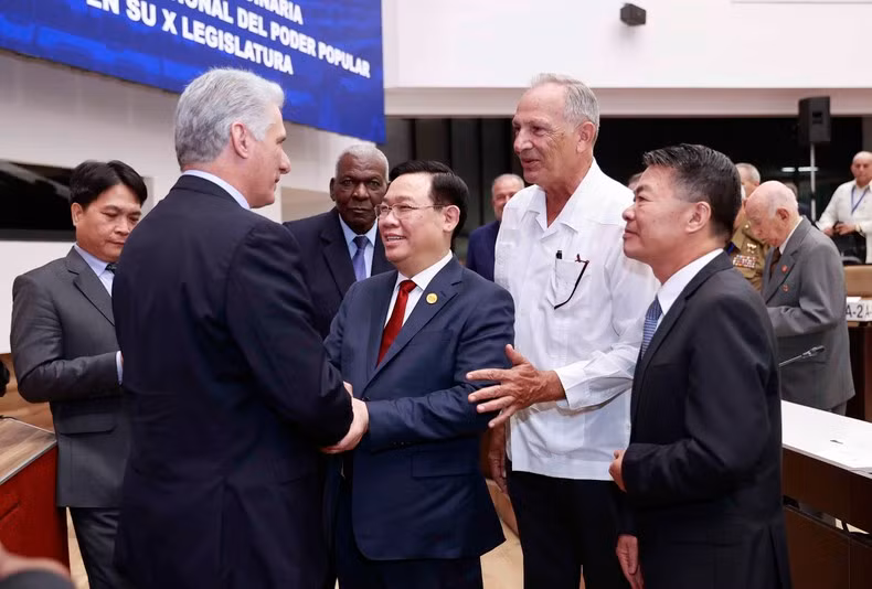 Dirigentes cubanos y vietnamitas en la sesión. Dirigentes cubanos y vietnamitas en la sesión.