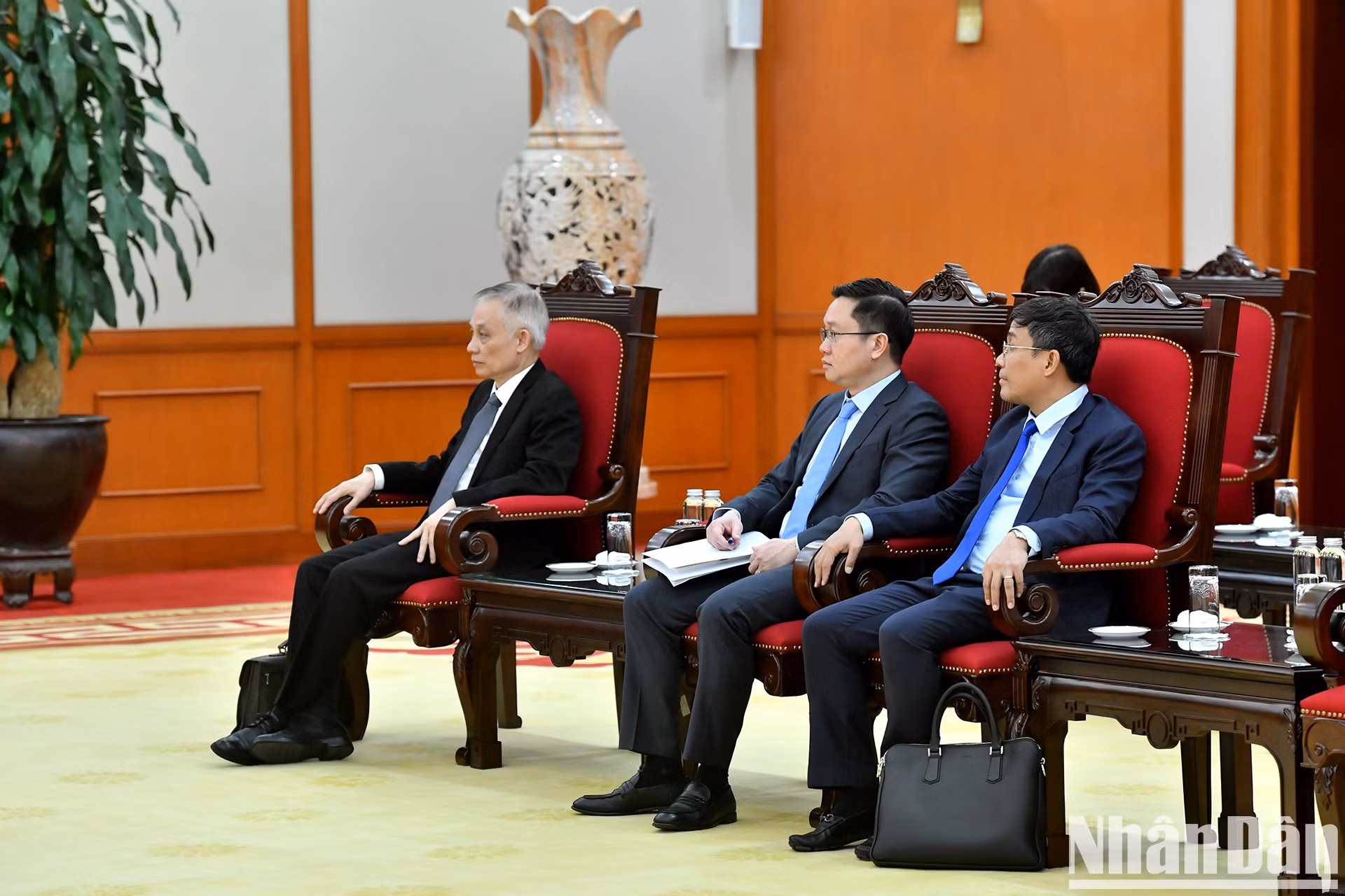 Asistentes vietnamitas en el evento.