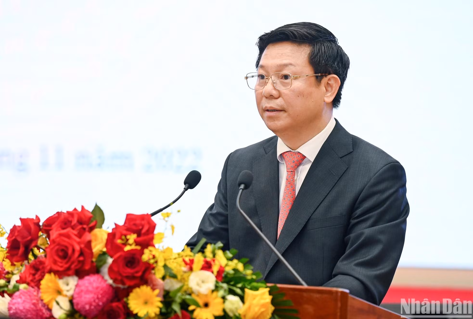 El subjefe de la Comisión de Comunicación y Educación del PCV, Tran Thanh Lam, habla en el evento.