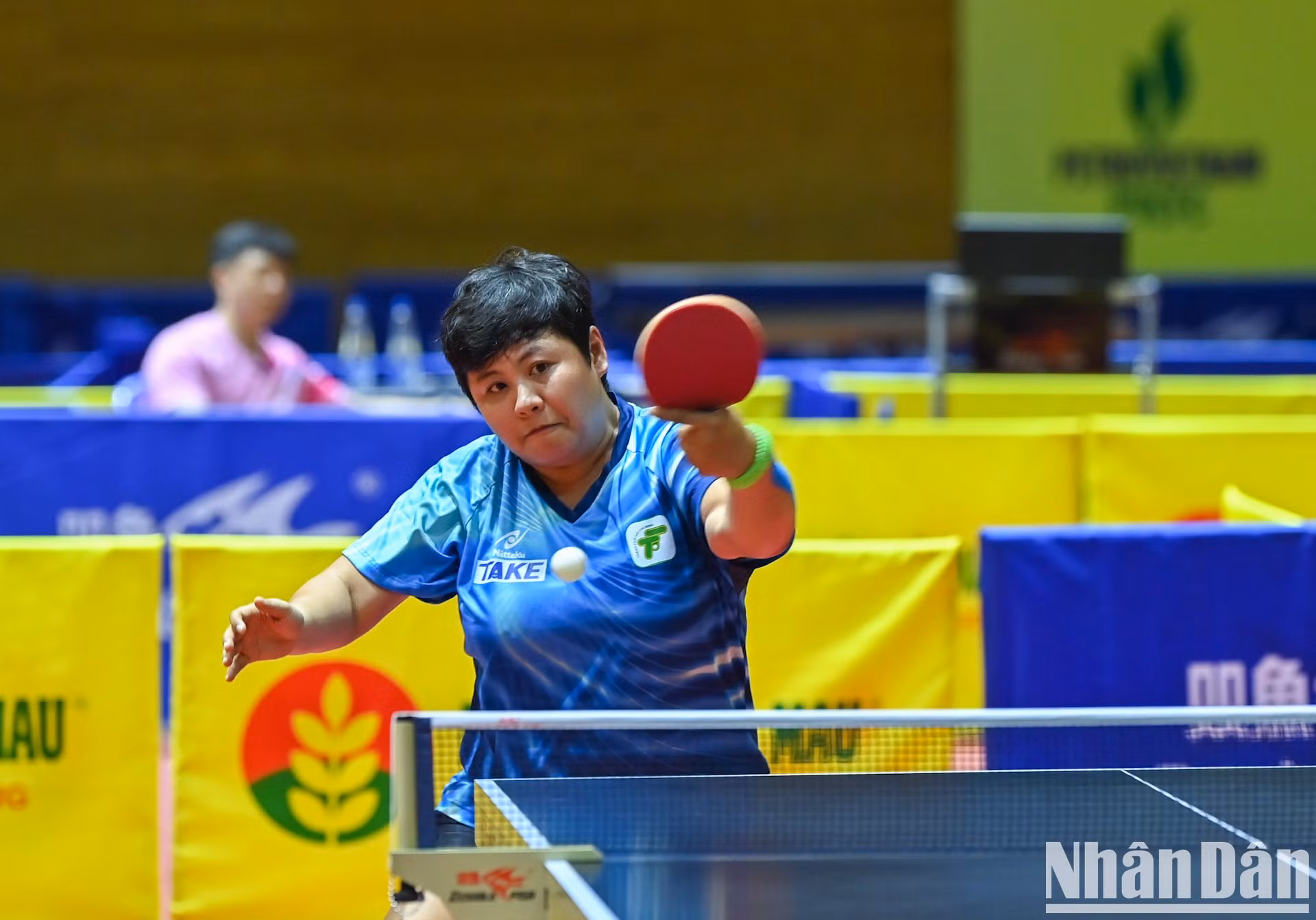 La jugadora Mai Hoang My Trang (Ciudad Ho Chi Minh 1) obtiene una victoria fácil frente a Bui Ngoc Lan (Hai Duong - Long Hai 1) por 3-0 en el partido inicial de la final por equipos femeninos.