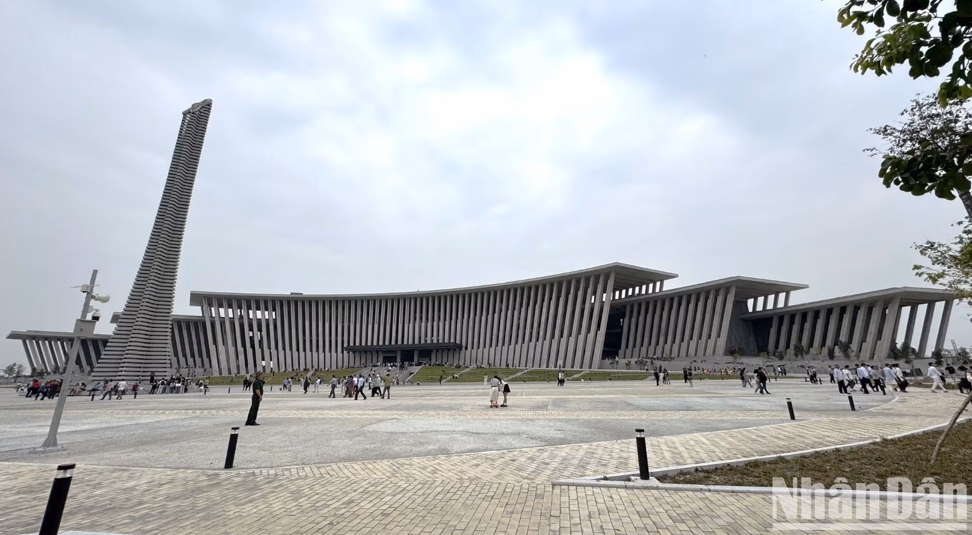 Ubicado en la avenida Thang Long, en el distrito Nam Tu Liem, Hanói, el museo es construido por el Ministerio de Defensa sobre una superficie de más de 386 mil 600 metros cuadrados. Ubicado en la avenida Thang Long, en el distrito Nam Tu Liem, Hanói, el museo es construido por el Ministerio de Defensa sobre una superficie de más de 386 mil 600 metros cuadrados.