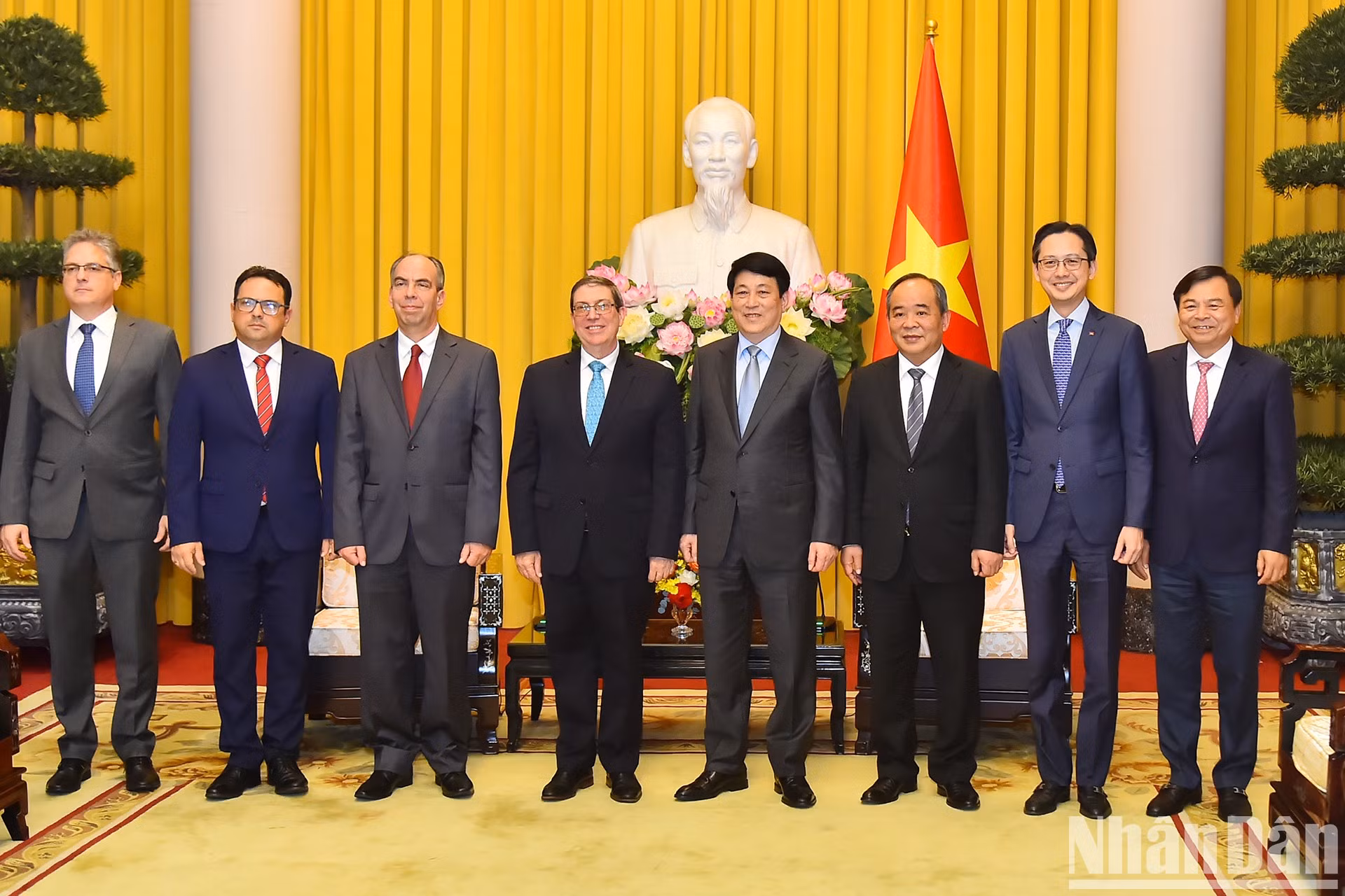 El presidente Luong Cuong y la delegación cubana.