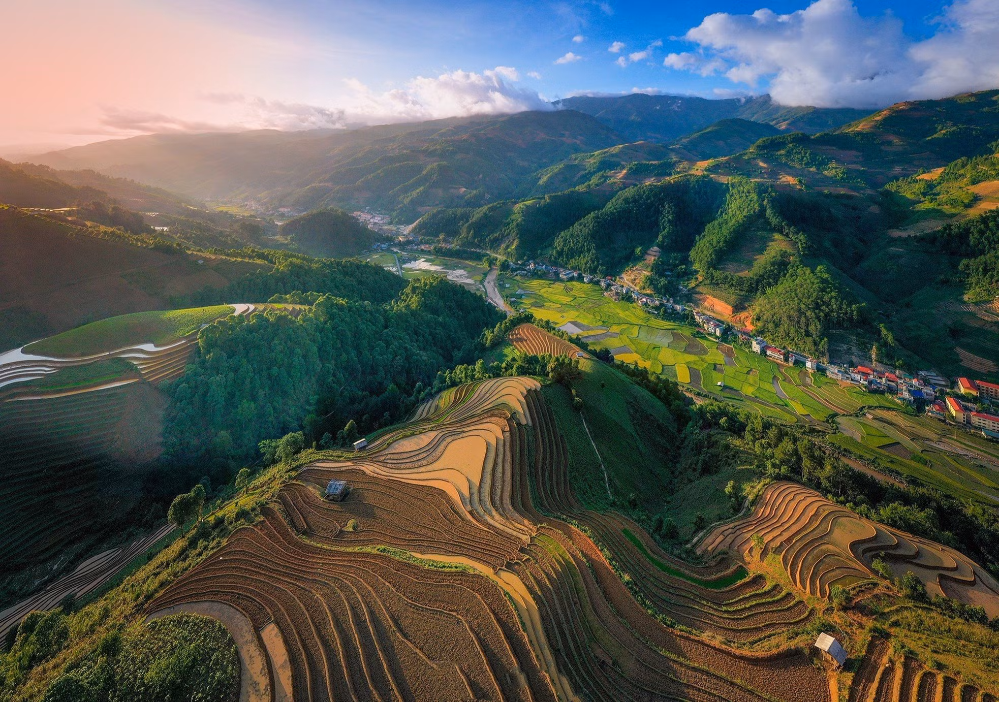 Los admirables arrozales en terrazas inundados en Mu Cang Chai 