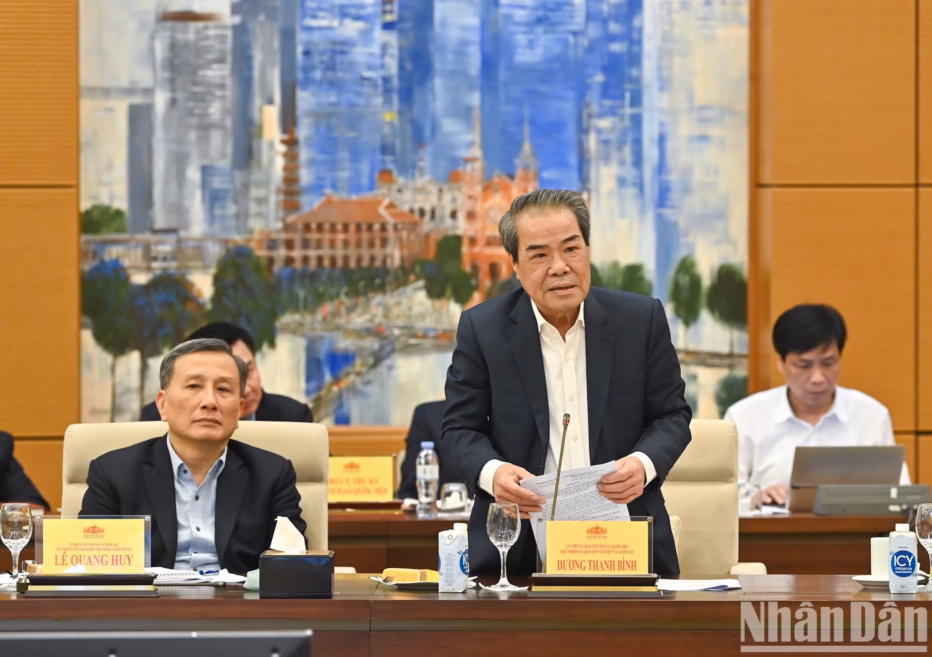 Duong Thanh Binh, jefe de la Comisión de Aspiración del Pueblo y Supervisión, en la cita.