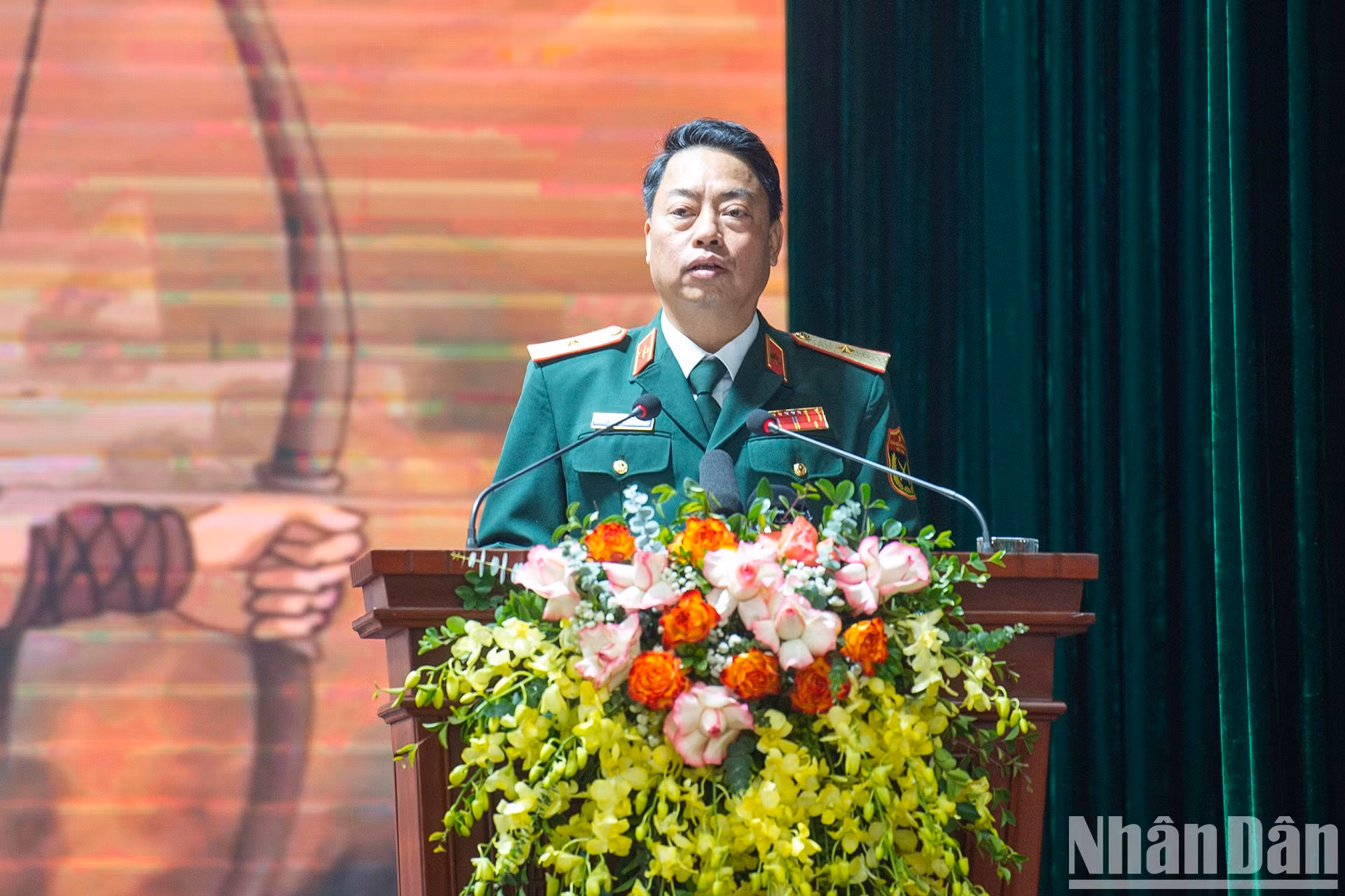 El comandante de las Fuerzas Especiales, Hoang Minh Son, interviene en la reunión. El comandante de las Fuerzas Especiales, Hoang Minh Son, interviene en la reunión.