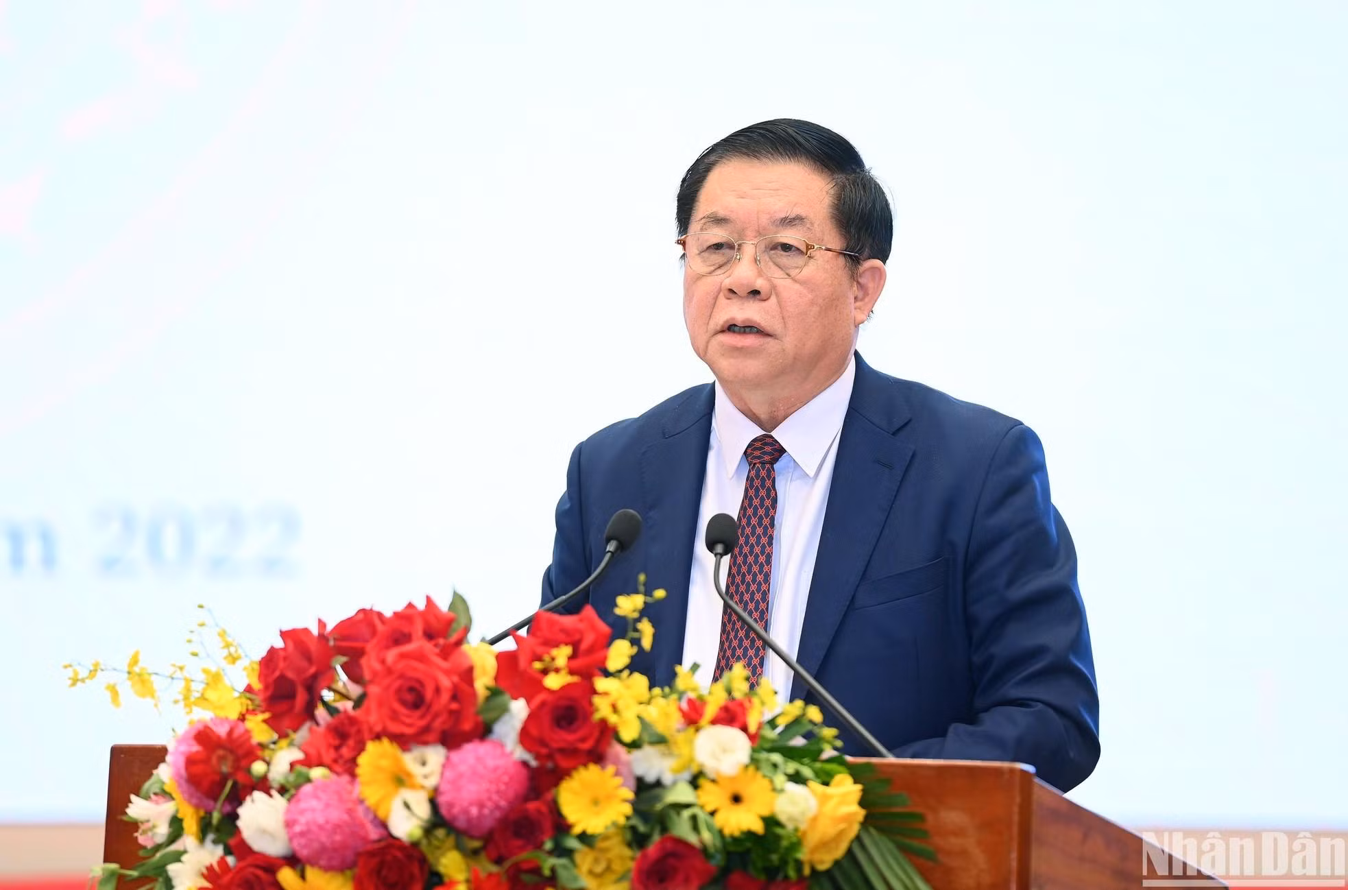 El secretario del Comité Central del PCV y jefe de su Comisión de Comunicación y Educación, Nguyen Trong Nghia, pronuncia un discurso de clausura del seminario.