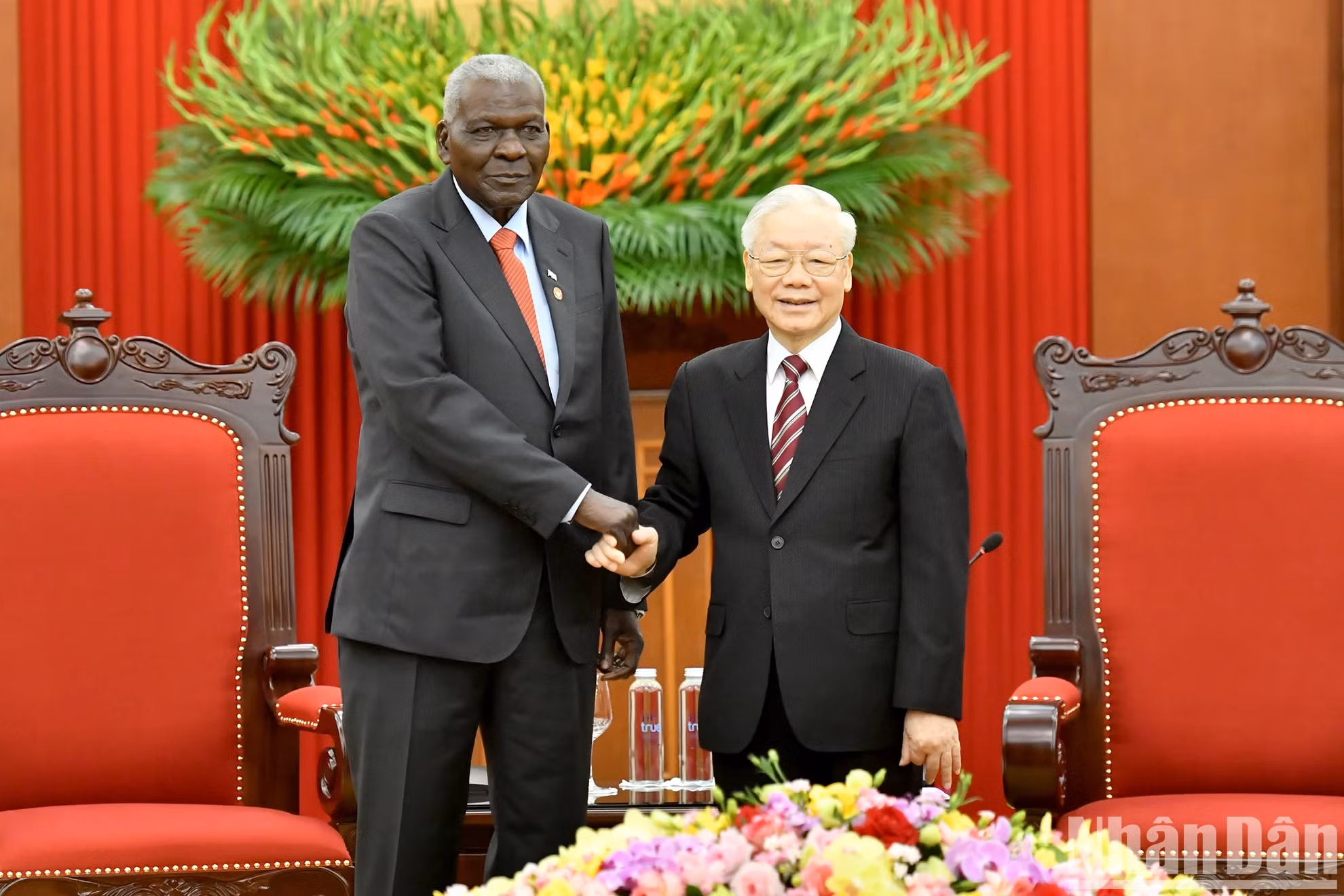 [Foto] Máximo dirigente partidista de Vietnam recibe al presidente del Parlamento de Cuba