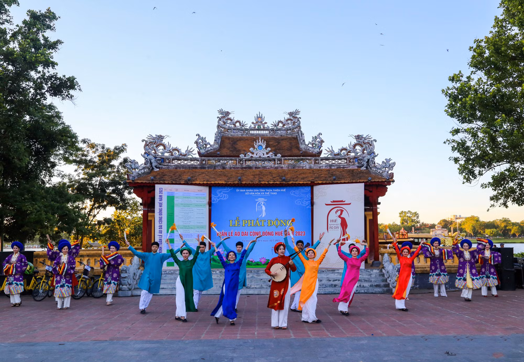 Del 6 al 12 del presente mes se realizará en la urbe diversas actividades destinadas a honrar la túnica tradicional vietnamita.