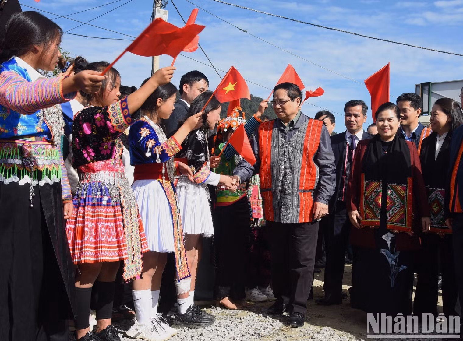 Minh Chinh asiste al acto.