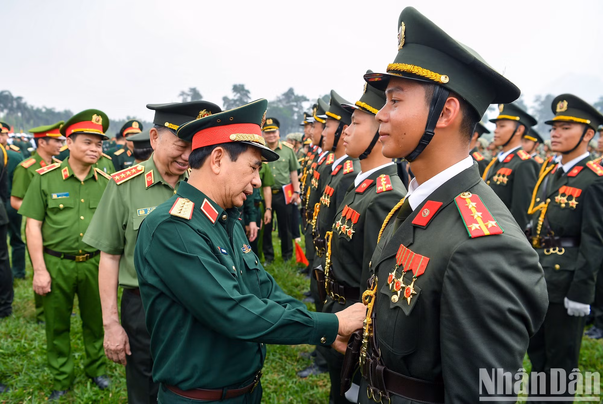 Van Giang elogia el desempeño de las fuerzas.