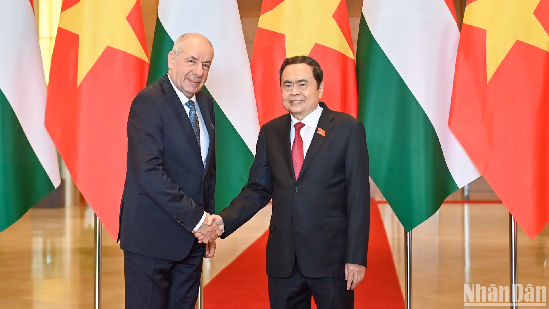 [Foto] Titular de Asamblea Nacional de Vietnam se reúne con el presidente húngaro