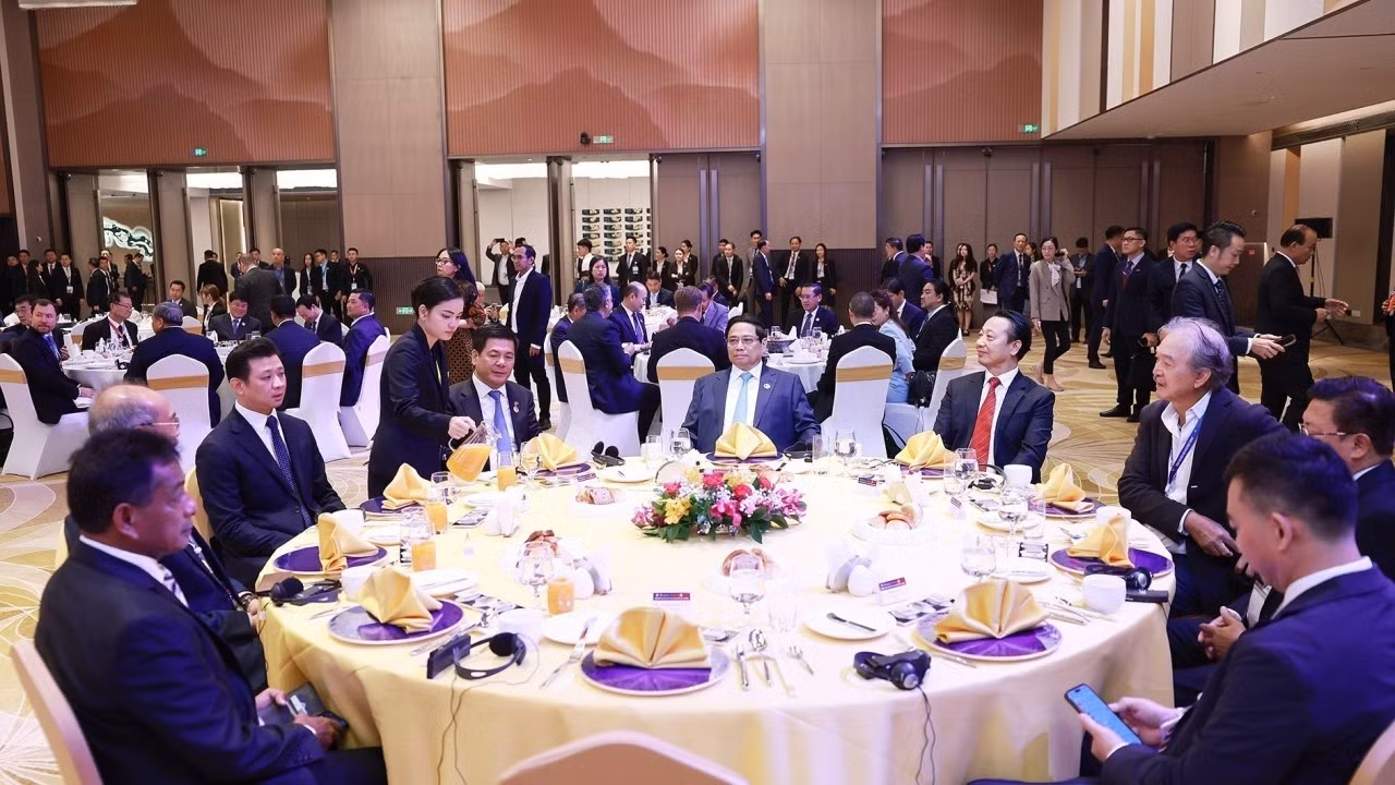 El primer ministro de Vietnam, Pham Minh Chinh, asiste a la cita. El primer ministro de Vietnam, Pham Minh Chinh, asiste a la cita.