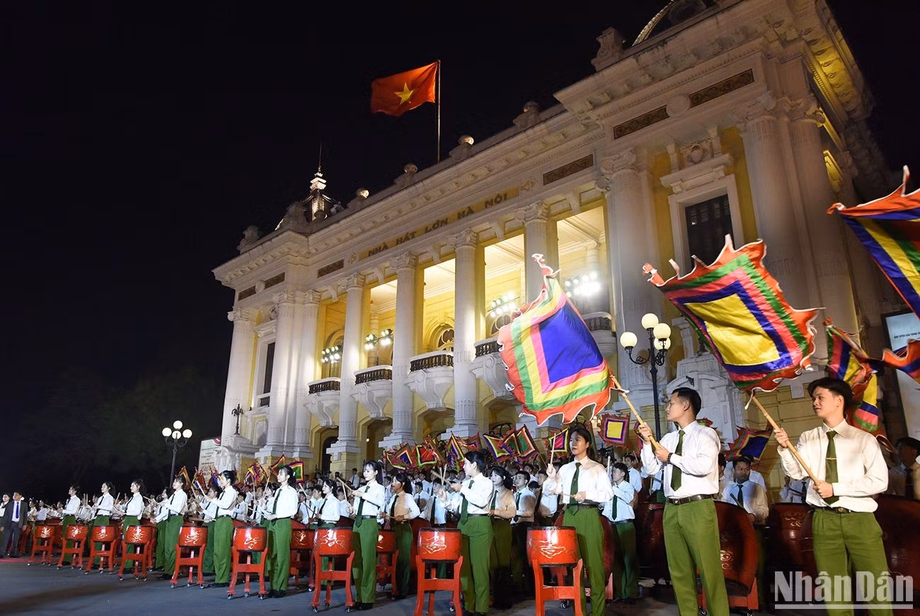 El evento fue organizado por el Ministerio de Cultura, Deportes y Turismo, la Comisión de Comunicación y Educación del Comité Central del Partido Comunista de Vietnam (PCV) y otras entidades.