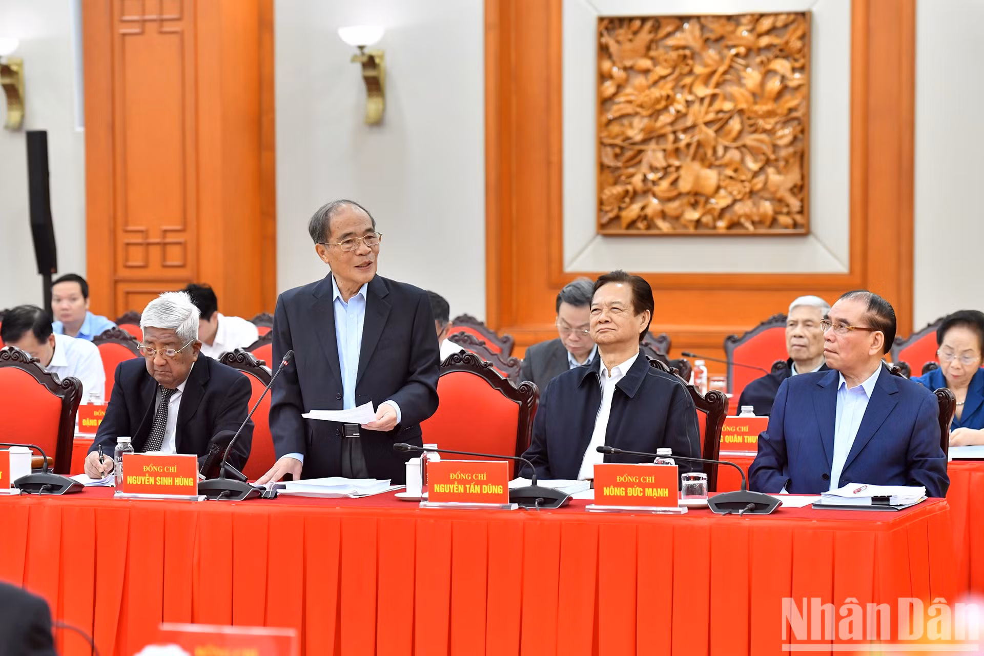 Nguyen Sinh Hung, expresidente de la Asamblea Nacional, expresa sus opiniones.