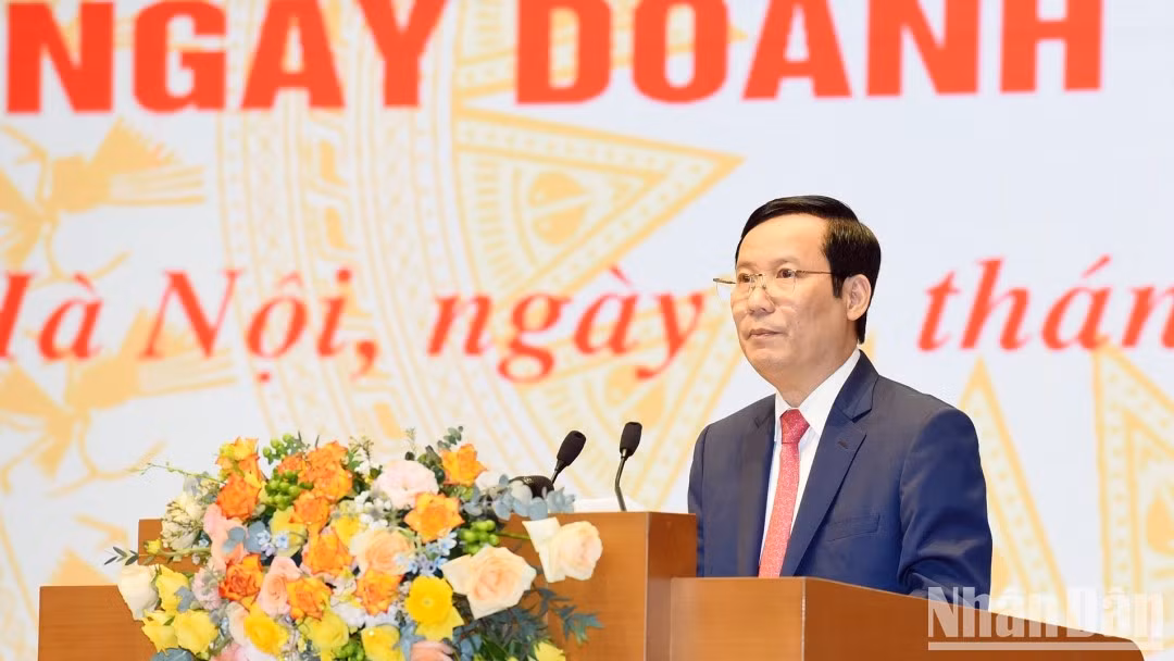 El presidente de la la Confederación de Industria y Comercio de Vietnam, Pham Tan Cong, en la cita.
