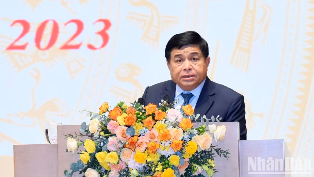 Interviene Nguyen Chi Dung, ministro de Planificación e Inversión.