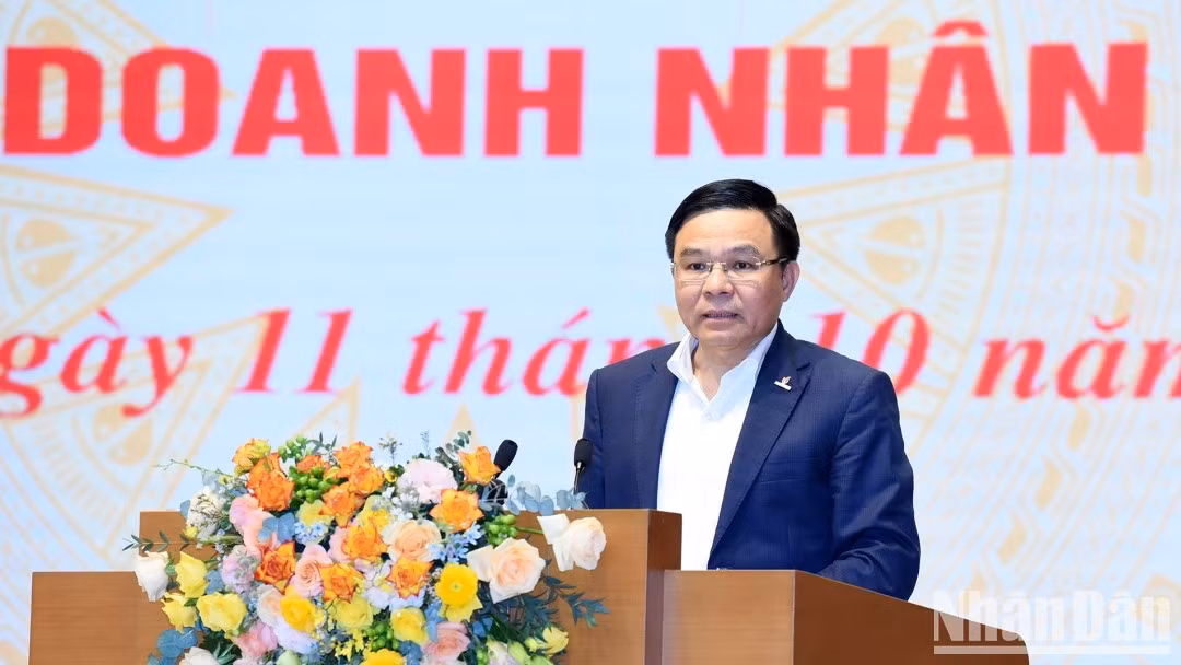 El director general de Petrovietnam, Le Manh Hung, en el encuentro.