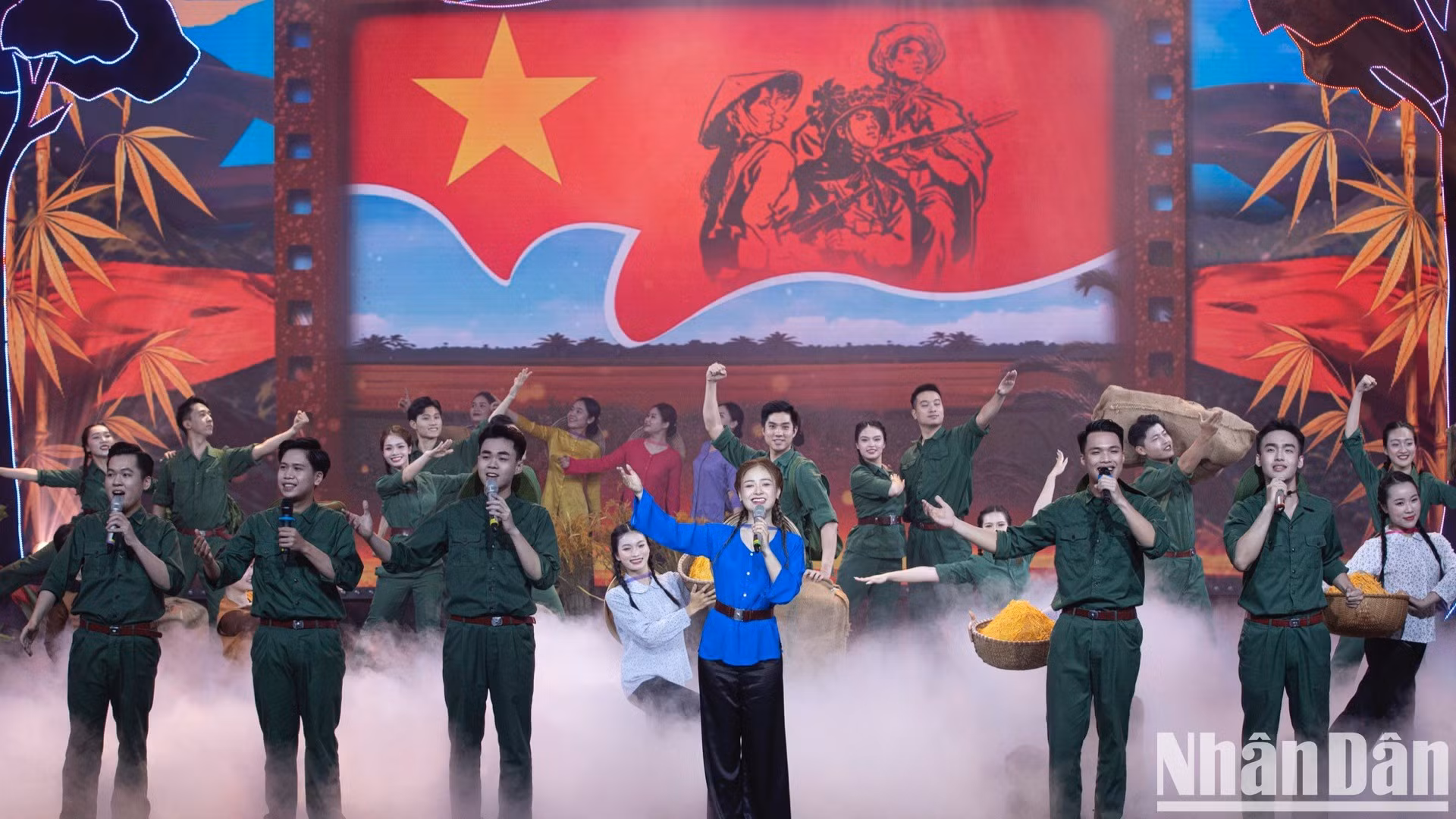 [Foto] Celebran programa Recursos para la victoria en saludo al 50º aniversario de reunificación de Vietnam