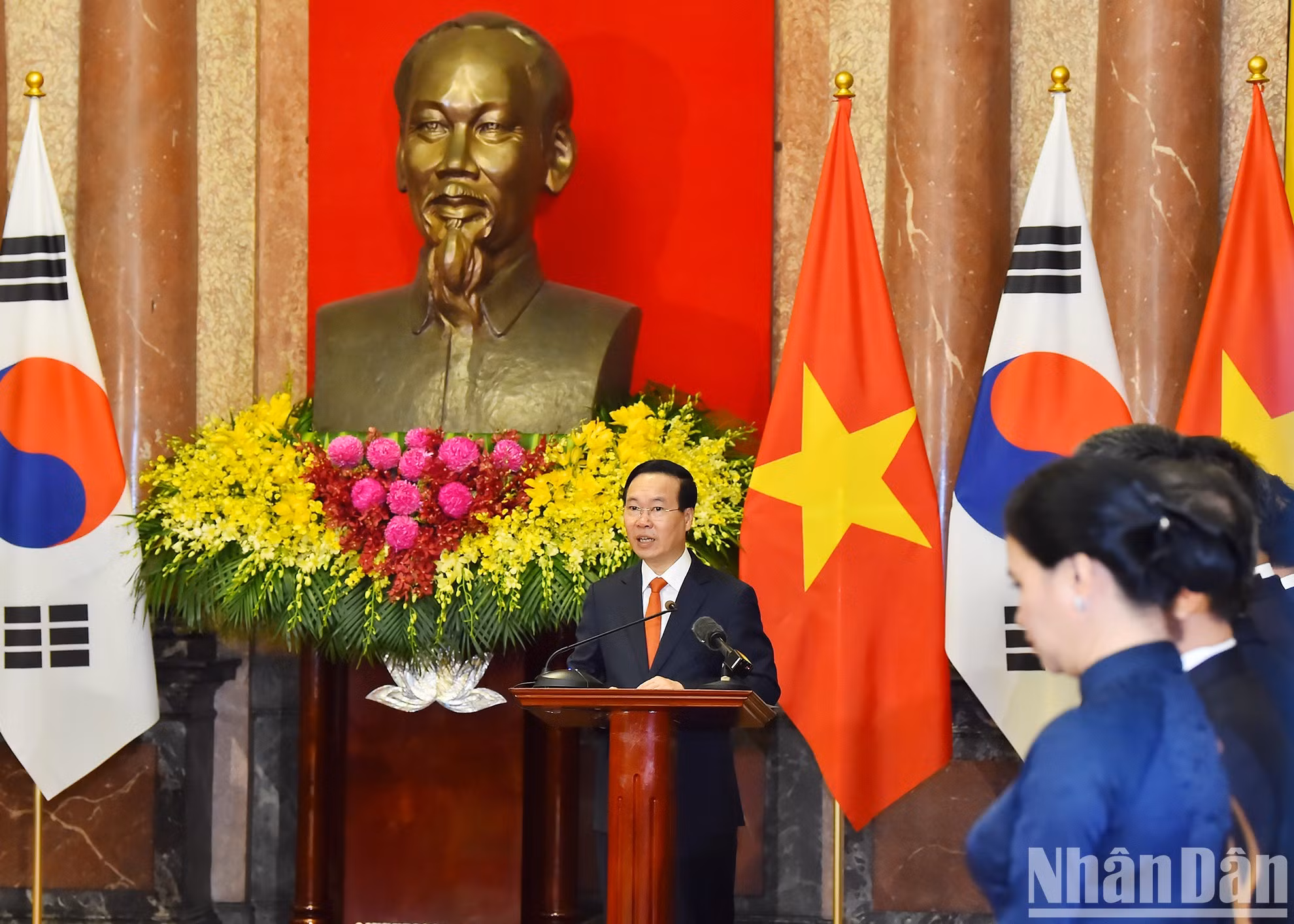 Vo Van Thuong habla en la conferencia de prensa.