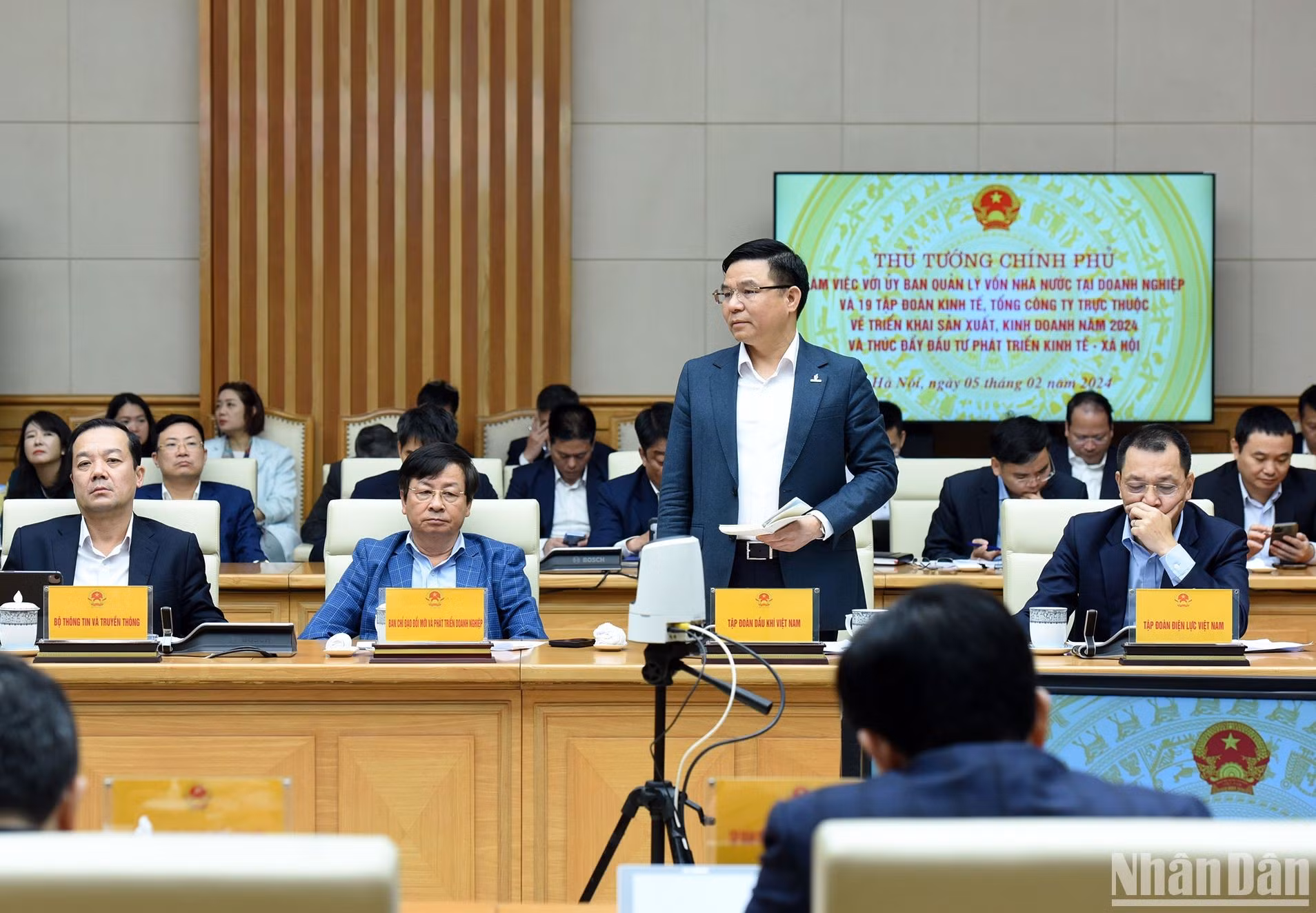 Le Manh Hung, presidente de la junta directiva del Grupo Nacional de Petróleo y Gas de Vietnam. Le Manh Hung, presidente de la junta directiva del Grupo Nacional de Petróleo y Gas de Vietnam.