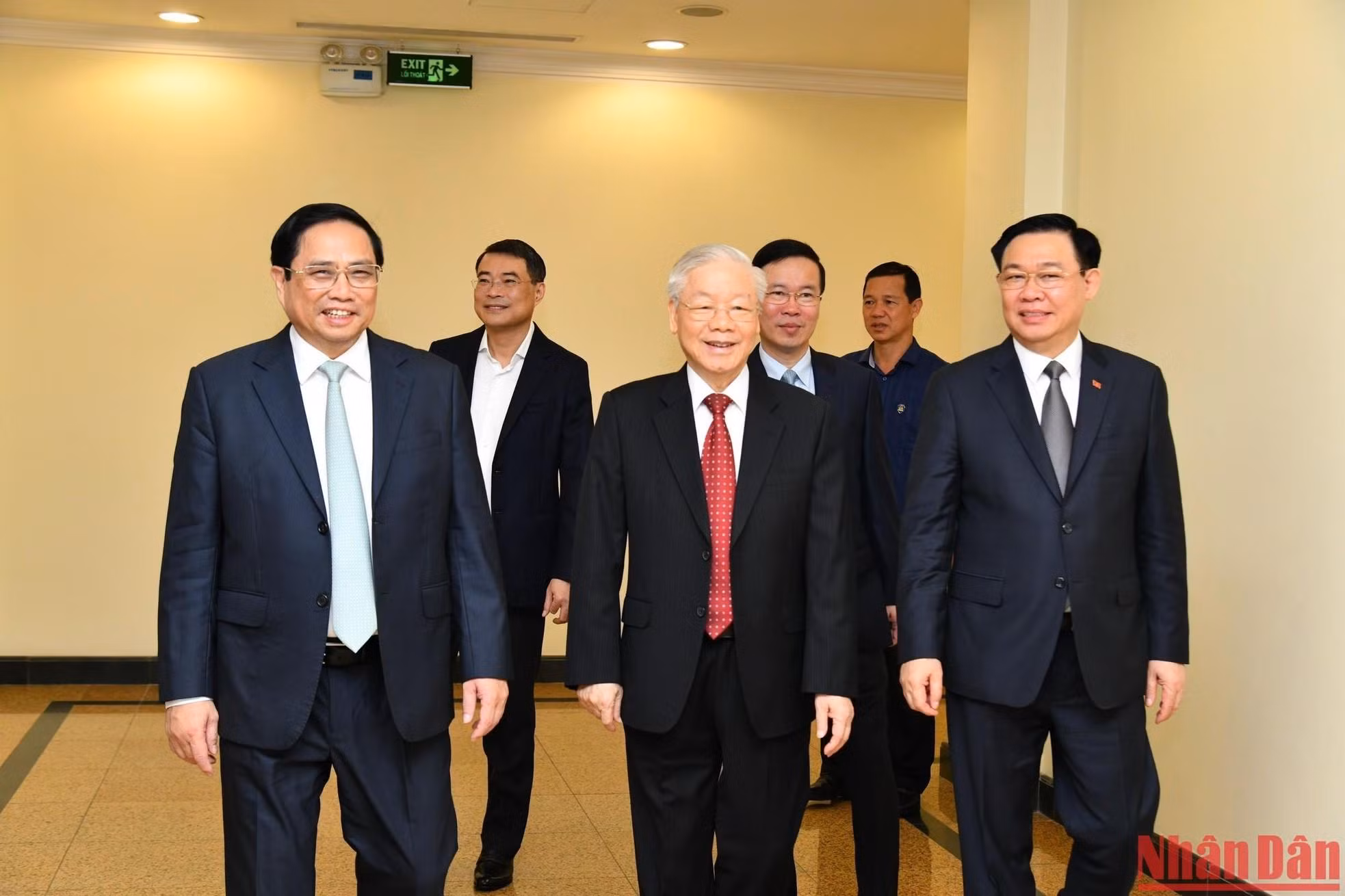 El secretario general del PCV Nguyen Phu Trong y otros dirigentes del Partido y el Estado en la cita. El secretario general del PCV Nguyen Phu Trong y otros dirigentes del Partido y el Estado en la cita.