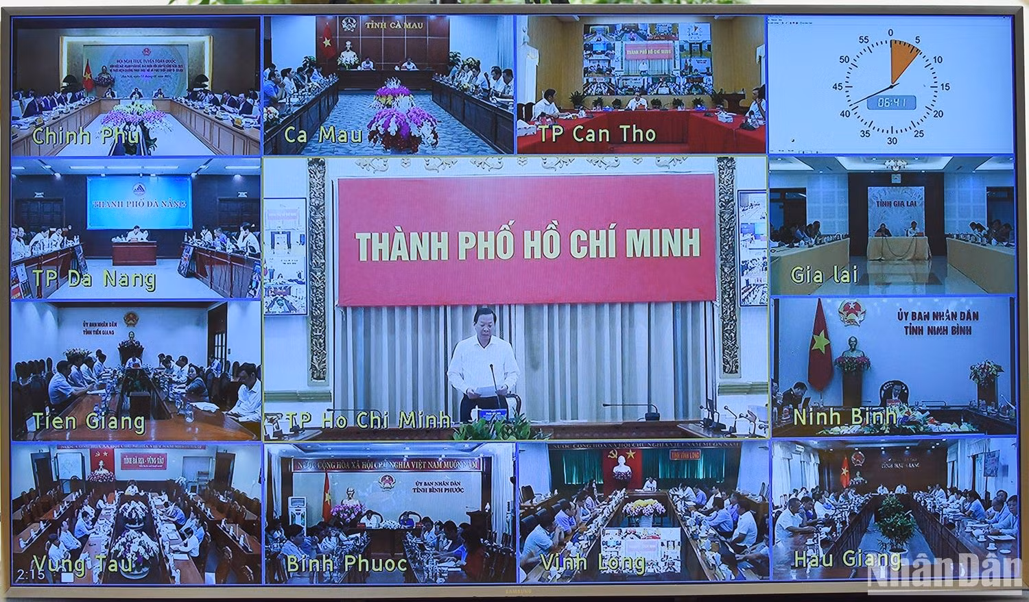 El presidente del Comité Popular de Ciudad Ho Chi Minh, Phan Van Mai, habla en el evento.