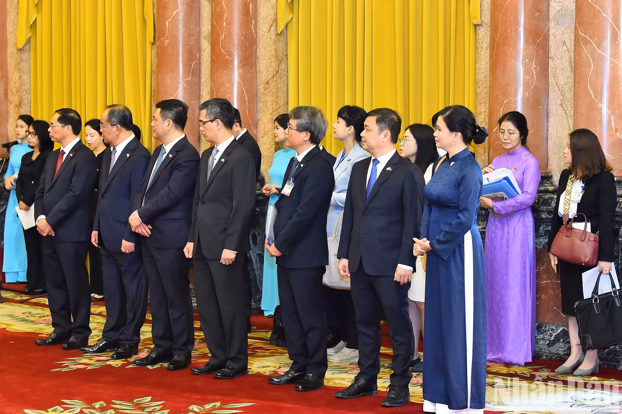 Delegados vietnamita asistentes al evento.
