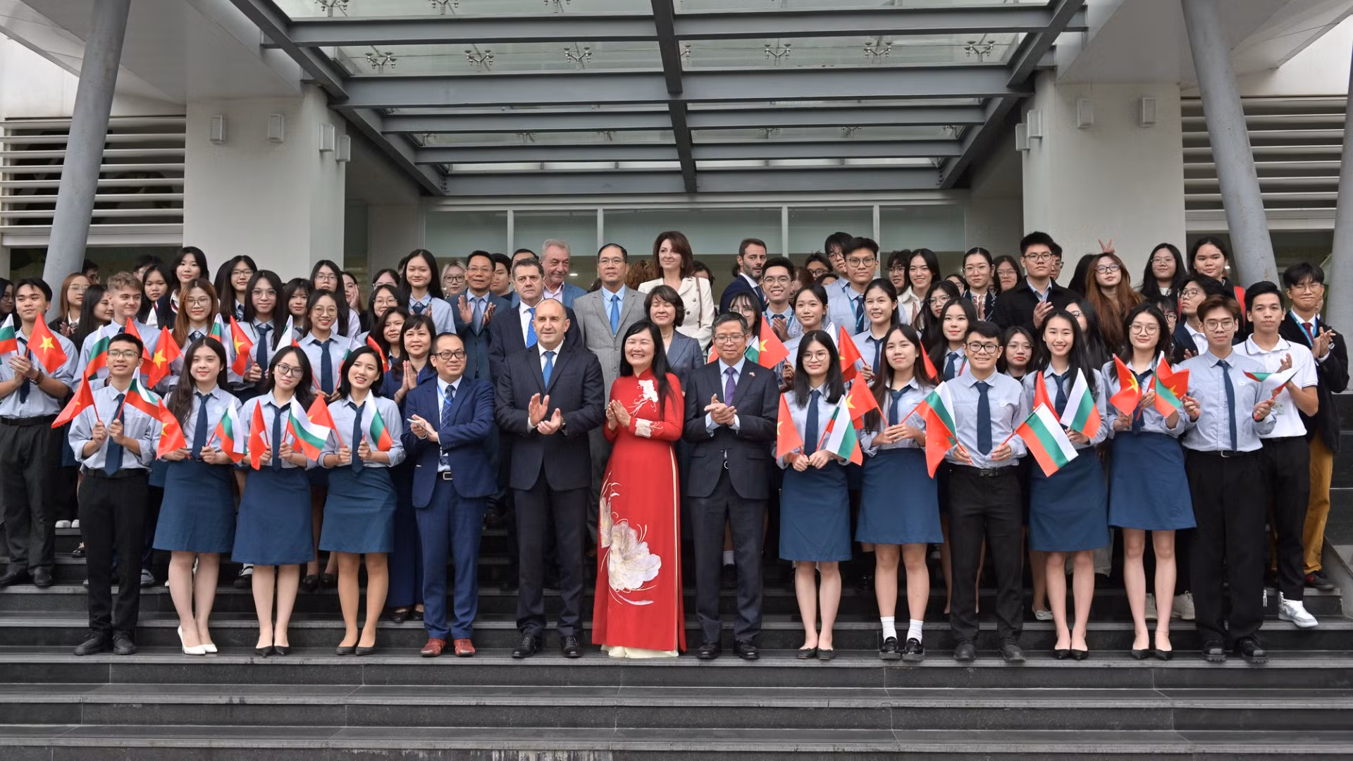 [Foto] Presidente búlgaro dialoga con estudiantes de la Academia Diplomática de Vietnam