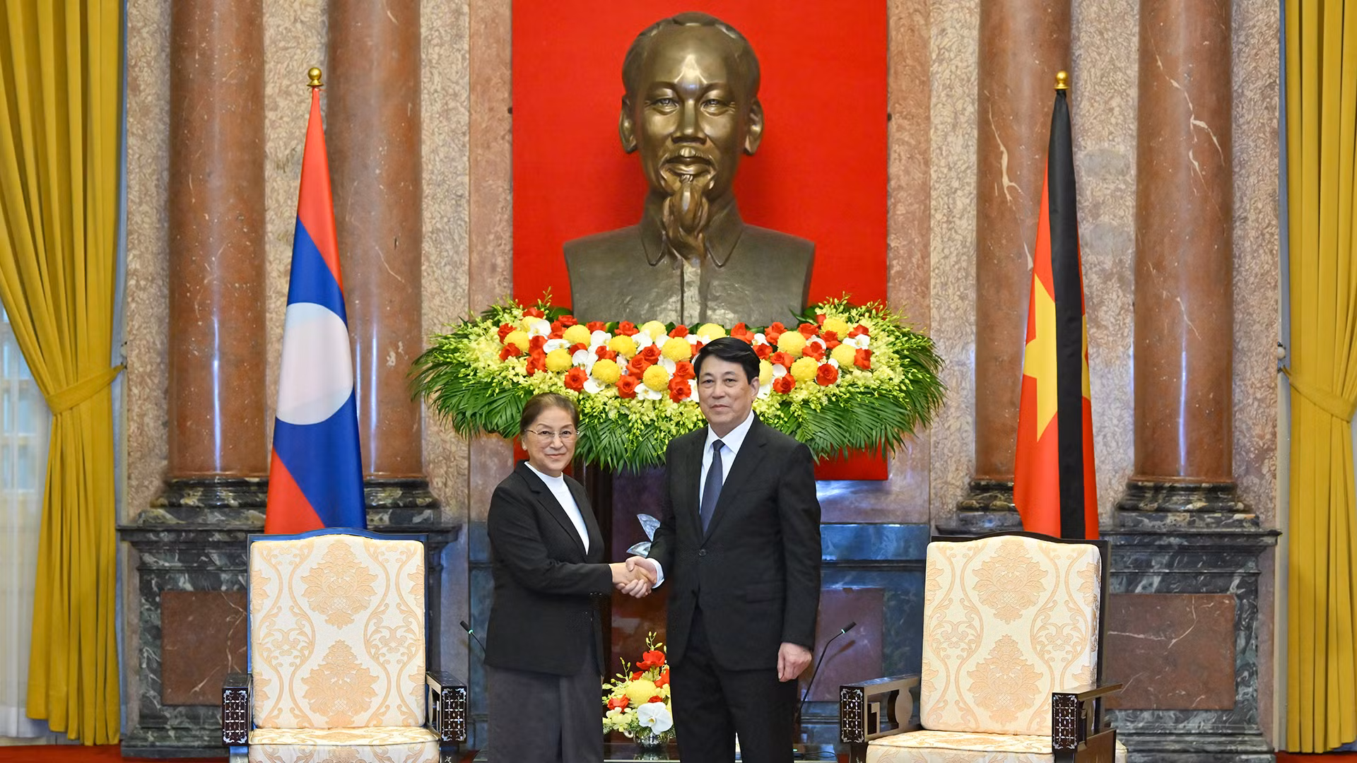 [Foto] Jefe de Estado de Vietnam recibe a vicepresidenta de Laos