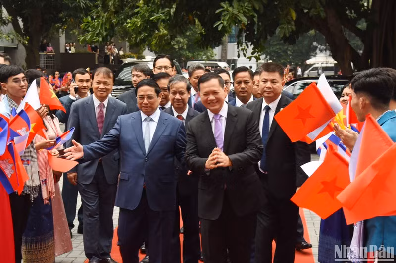 [Foto] Premieres de Vietnam y Camboya se reúnen con estudiantes de ambos países
