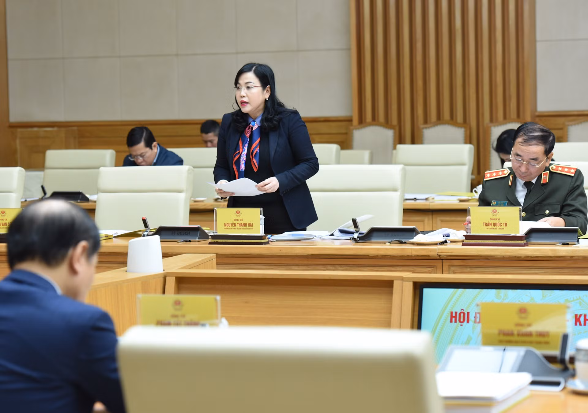 Nguyen Thanh Hai, jefa de la Comisión de Asuntos de Diputados del Comité Permanente de la Asamblea Nacional, interviene en el evento.