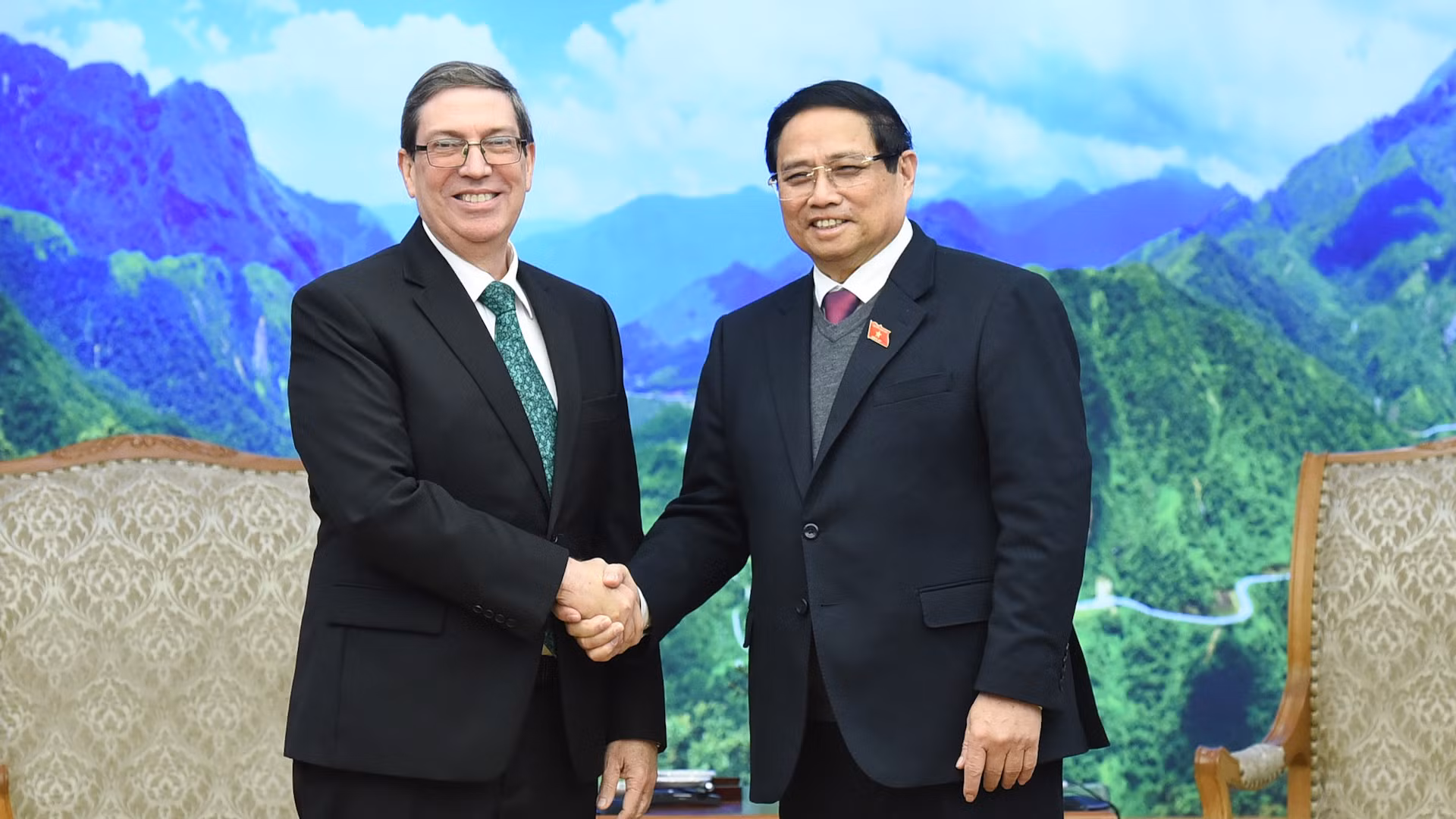 El primer ministro de Vietnam, Pham Minh Chinh, y el ministro de Relaciones Exteriores de Cuba, Bruno Rodríguez Parrilla. El primer ministro de Vietnam, Pham Minh Chinh, y el ministro de Relaciones Exteriores de Cuba, Bruno Rodríguez Parrilla.