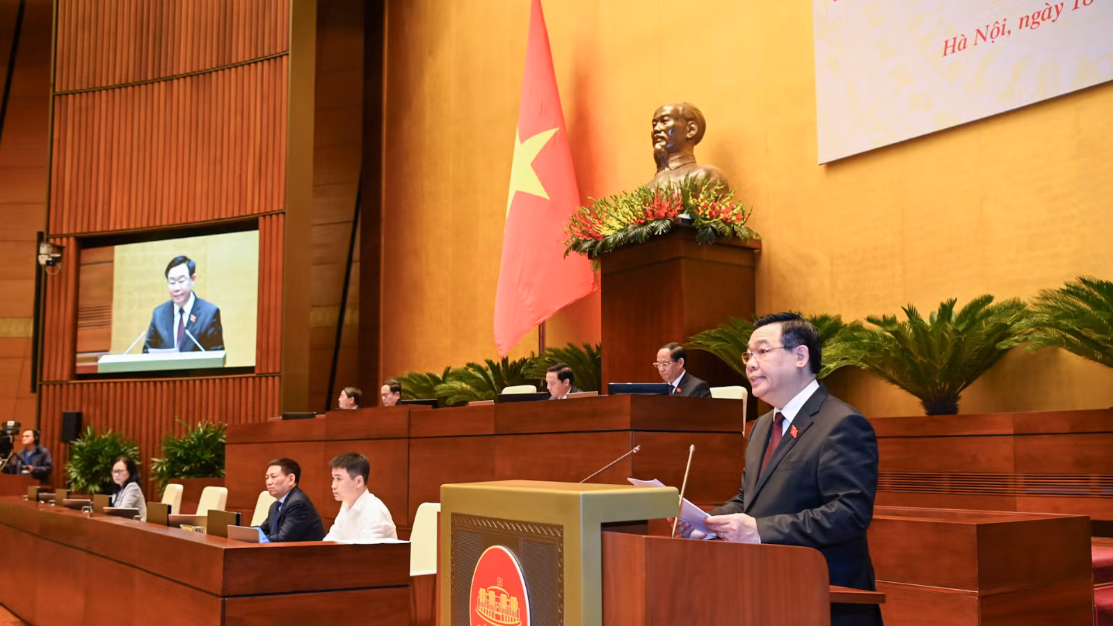[Foto] Ministro de Finanzas vietnamita comparece ante Asamblea Nacional