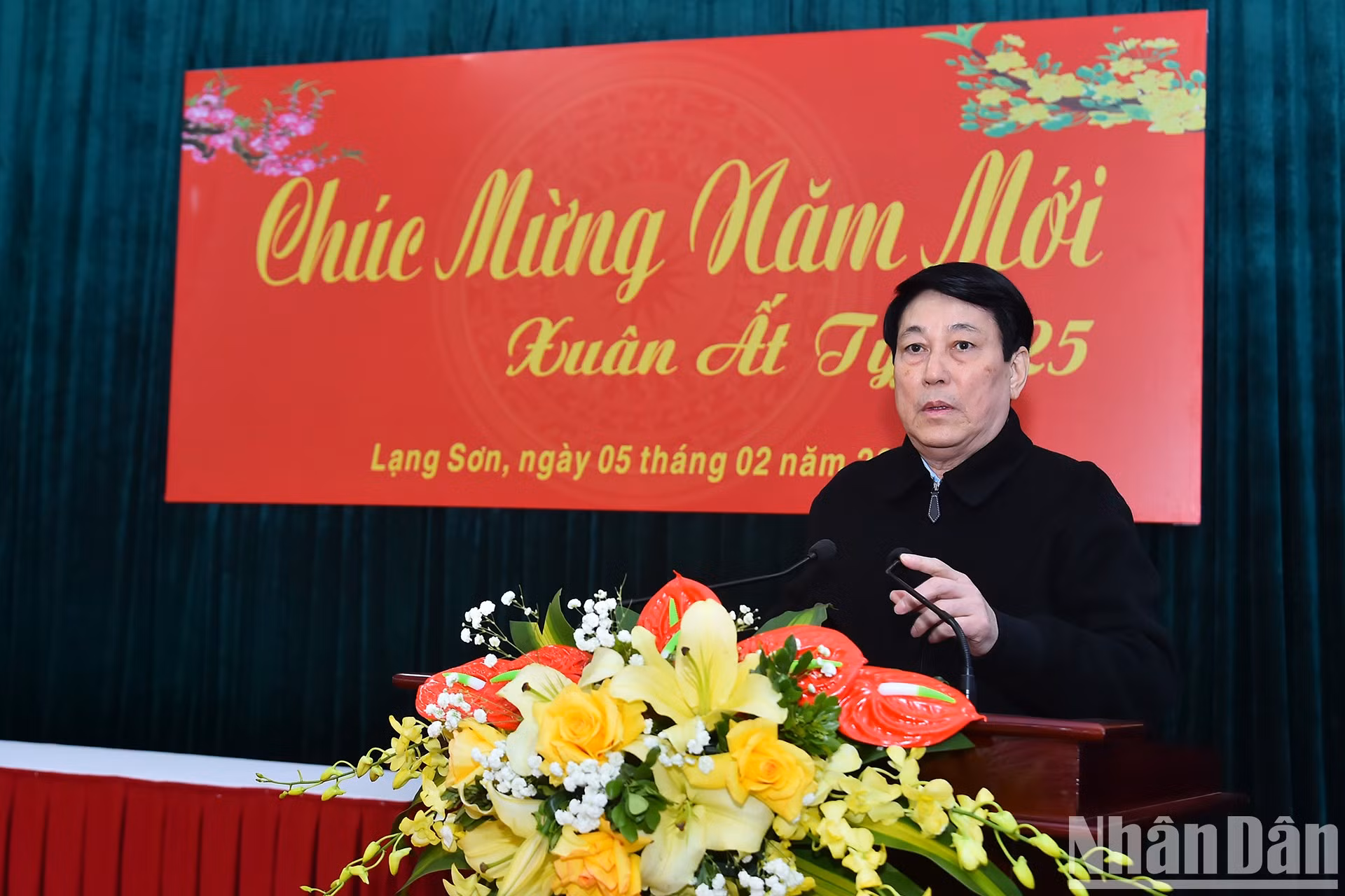 Luong Cuong habla en el encuentro.