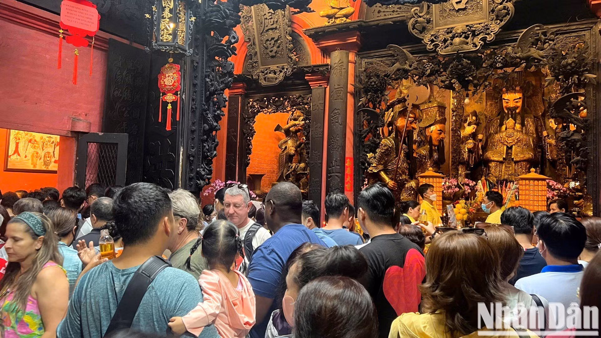 El Festival de la pagoda del Emperador de Jade se celebra el noveno día del primer mes lunar.