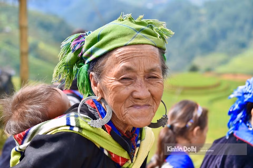 Los visitantes no solo pueden admirar el hermoso paisaje de las terrazas de arroz, sino también conocer la cultura, las costumbres y la historia de las minorías étnicas de Mu Cang Chai .