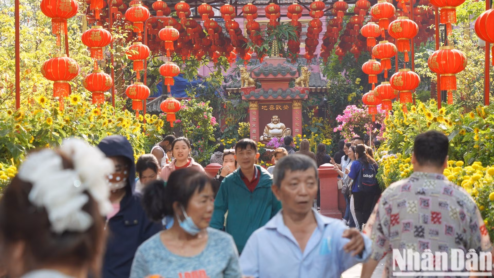 [Foto] Numerosos pobladores de Ciudad Ho Chi Minh visitan la Pagoda Ngoc Hoang a principios de año