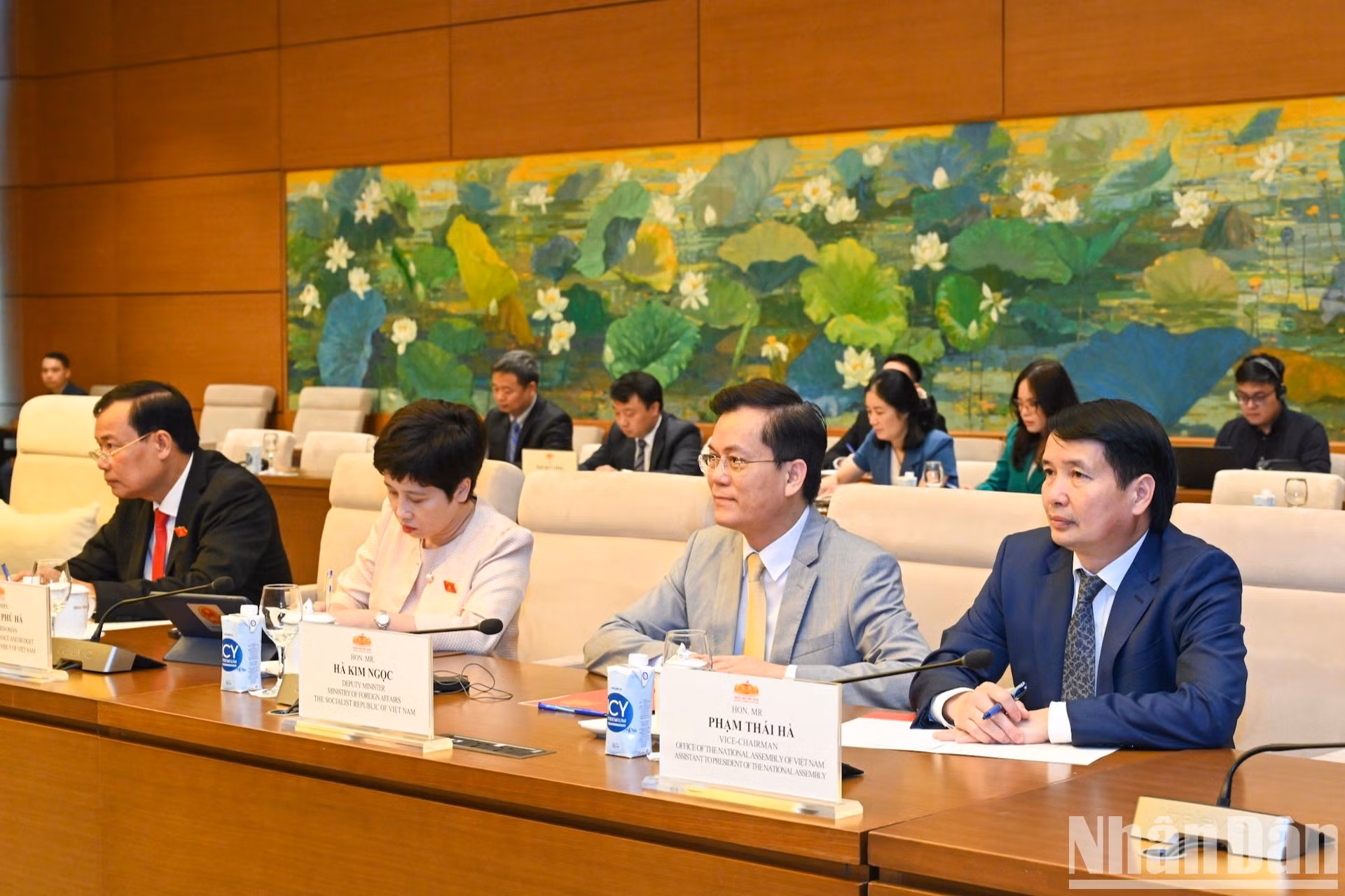 Delegados vietnamitas en la cita.