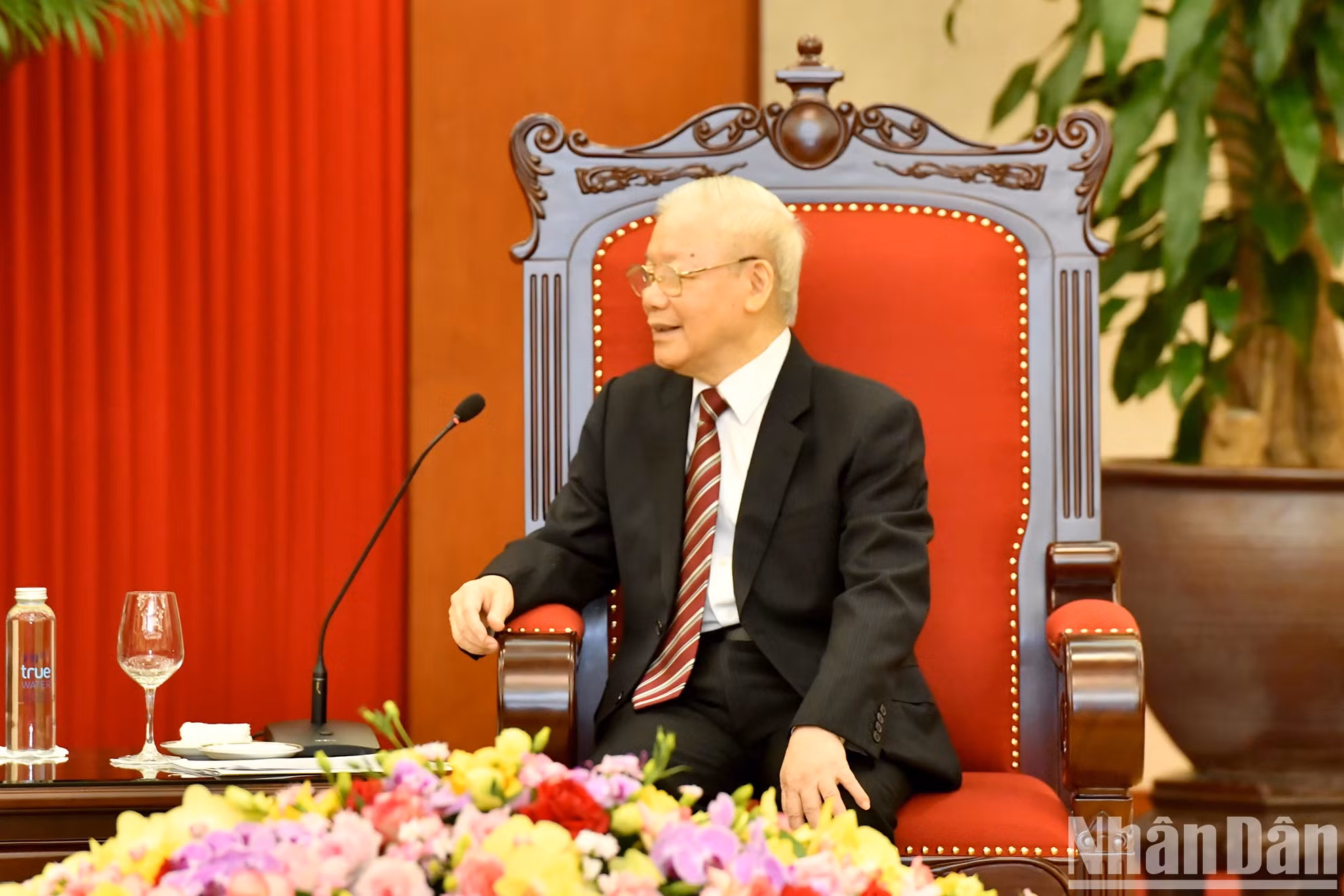 Phu Trong habla en la reunión. Phu Trong habla en la reunión.