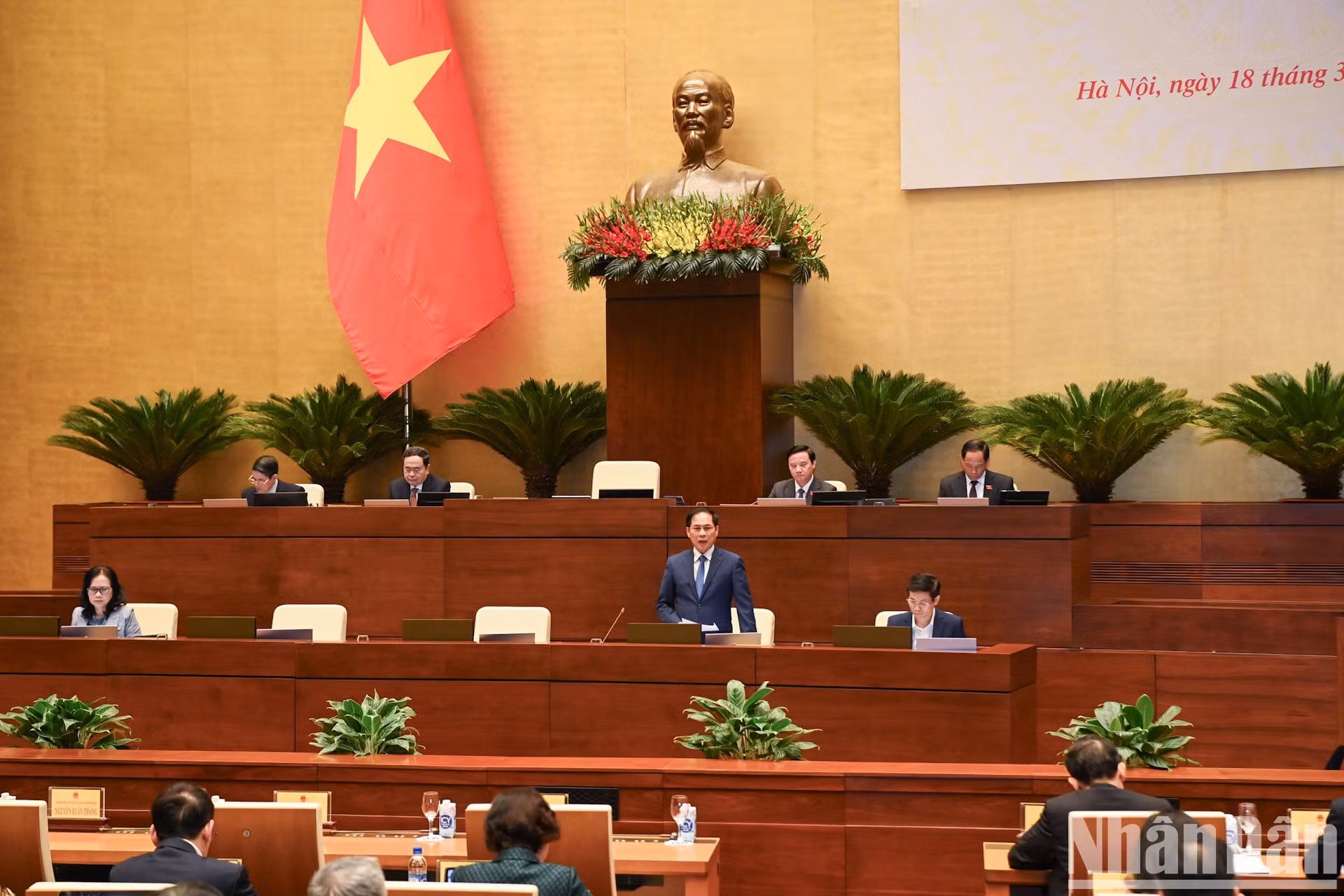 Habla Bui Thanh Son, ministro de Relaciones Exteriores. Habla Bui Thanh Son, ministro de Relaciones Exteriores.