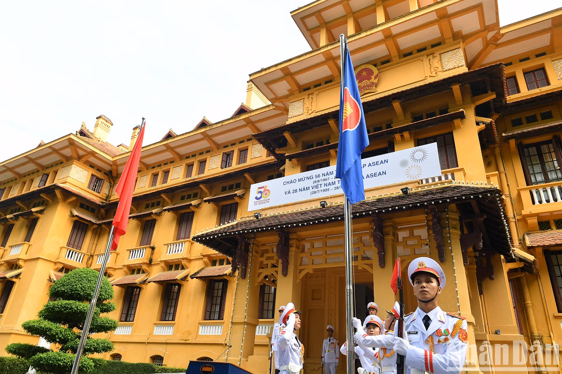 Ceremonia de izado de bandera de Asean.