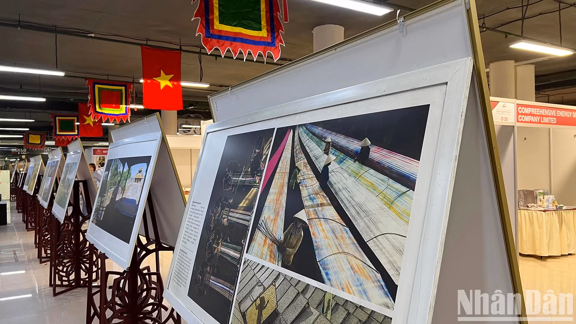 Exhibición sobre el paisaje y los oficios tradicionales de Vietnam.