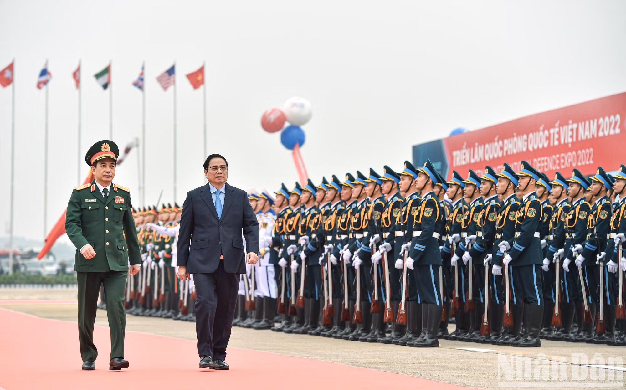 El primer ministro Pham Minh Chinh asiste a la inauguración de la Exposición Internacional de Defensa de Vietnam 2022.