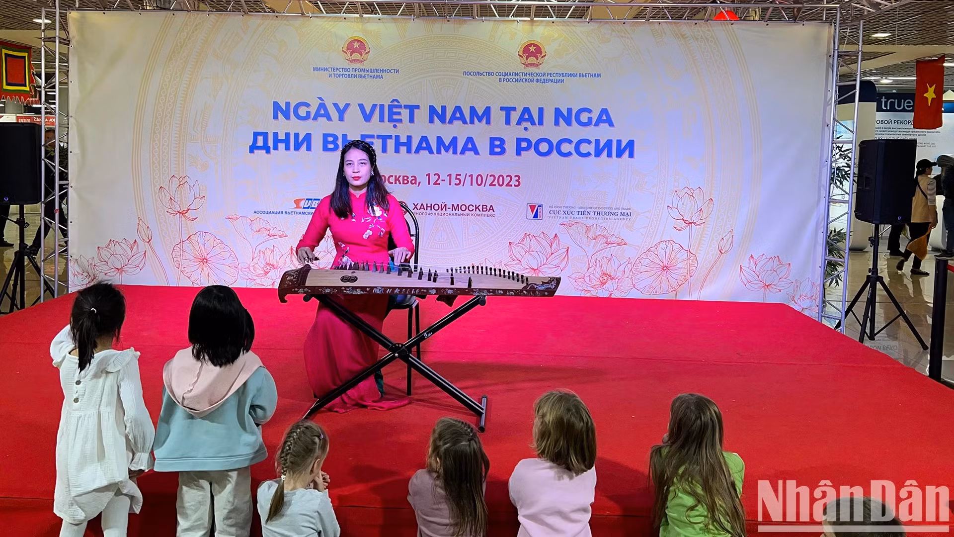 Se presentan instrumentos tradicionales.