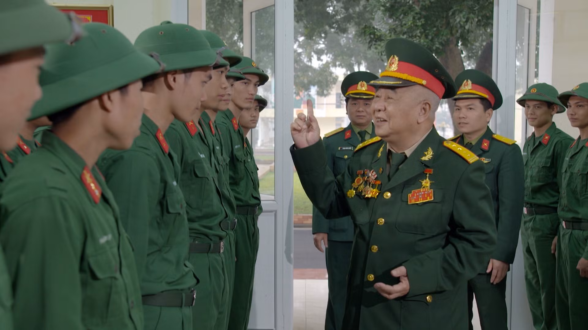 Las generaciones militares en el filme. Las generaciones militares en el filme.