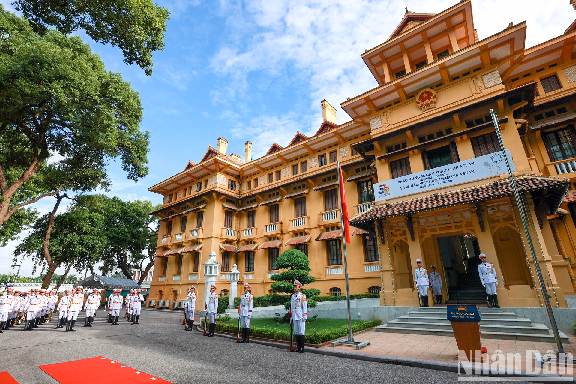 Ceremonia de izado de la bandera de Asean.